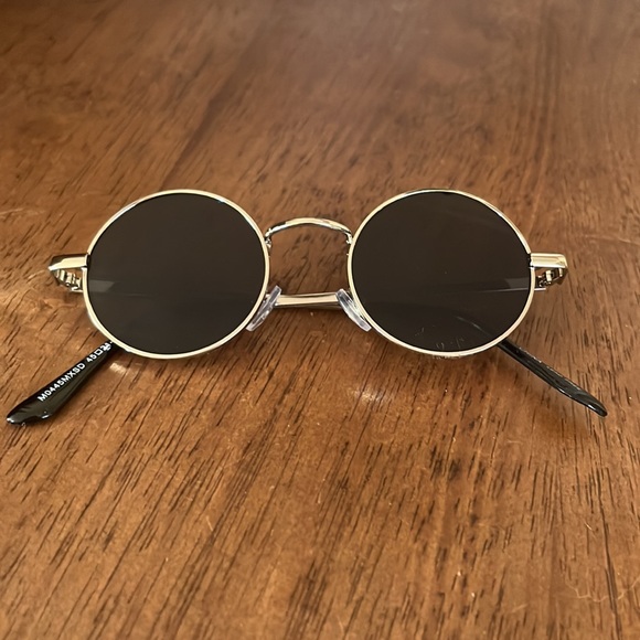 Retro Round UV glasses - Picture 2 of 3